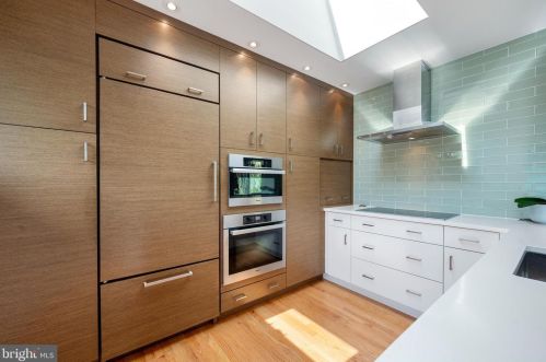 1611 45th St, Washington, DC 20007-2566