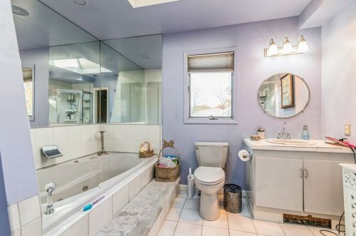 101 Ldg Ave, Huntington Station NY 11746-2808 exterior