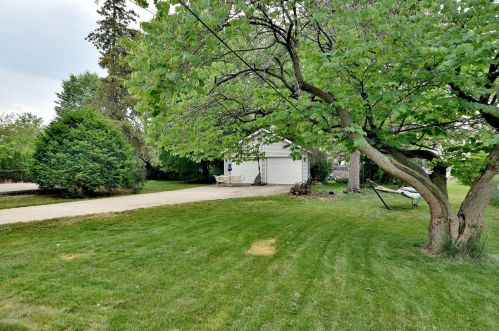 250 3 St, Elmhurst IL 60126-2460 exterior