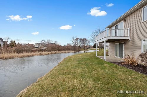 1629 Lisa Dr, Byron Township MI 49315-8122 exterior