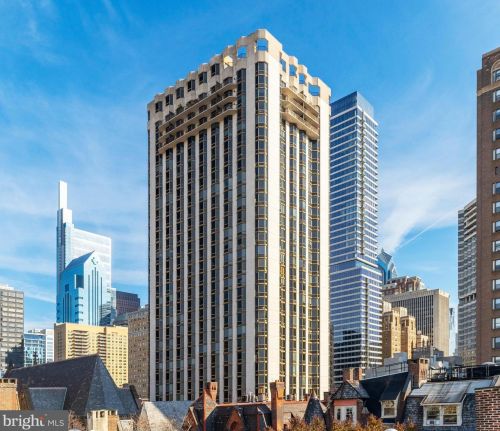 2109 Locust St, Philadelphia PA 19103-4802 exterior