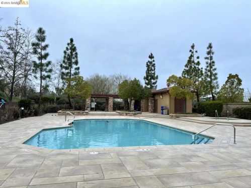 5236 Montecito Dr, Concord CA 94521-5507 exterior