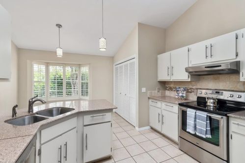 162 Bristol Ln, Naples FL 34112-5513 exterior