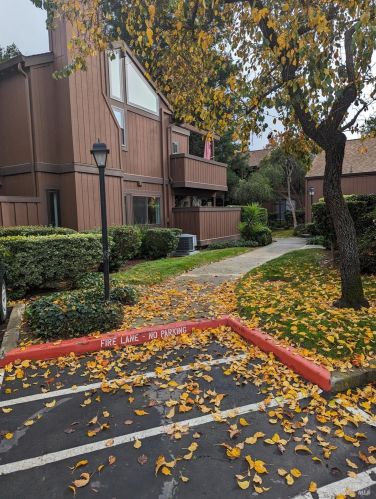 837 Camelback Pl, Concord, CA 94523-1233