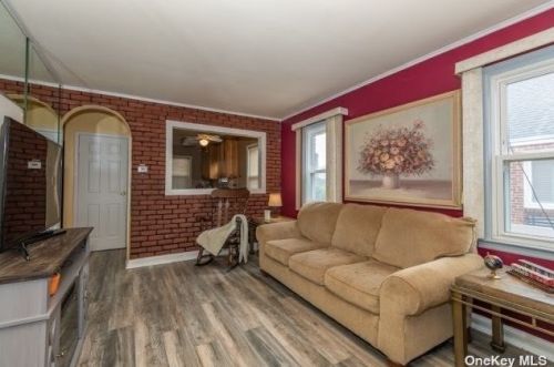 12 Greenwood Pl, Valley Stream NY  11581-1810 exterior