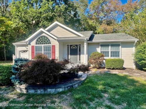 308 Enterprise Dr, Lacey NJ 08731-1815 exterior