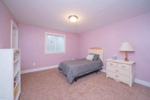 2626 Avalon Woods Dr, Kalamazoo MI 49024-7733 exterior