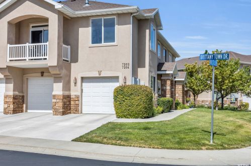 7204 Brittany Town Dr, Taylorsville UT 84084-4609 exterior