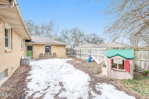 1953 Evergreen St, Grand Rapids MI 49506-4141 exterior