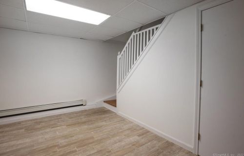 97 Holmes Rd, Ridgefield CT  06877-4303 exterior