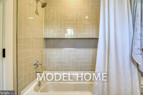 1100 Balls Hill Rd, Mc Lean VA 22101-2039 exterior