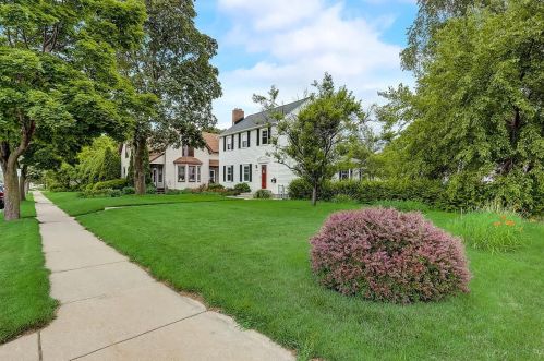 10508 Lincoln Ave, Milwaukee, WI 53227-1204