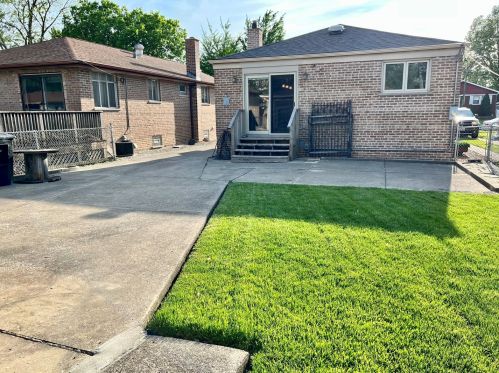 7823 Kilbourn Ave, Chicago IL 60646-5019 exterior