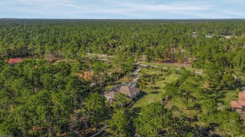 4160 7th Ave, Naples FL 34119-1522 exterior