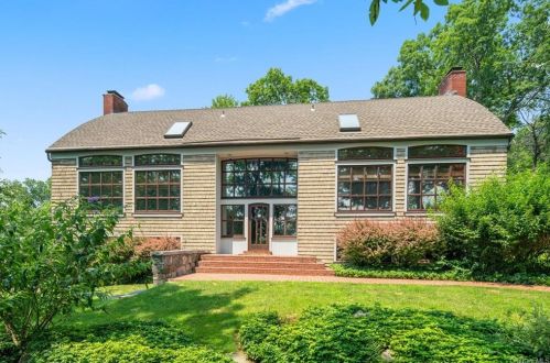 31 Bayberry Rd, Armonk, NY 10504-1007