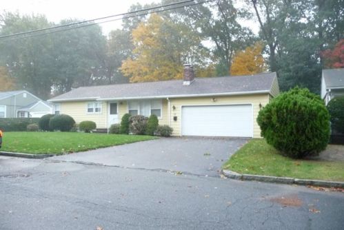 57 Bremen St, Springfield, MA 01108-2966