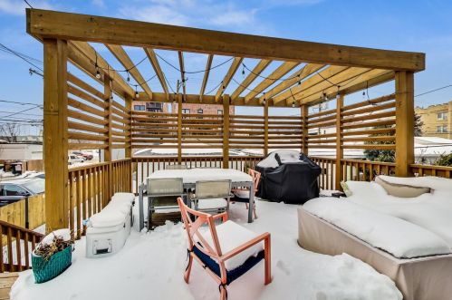 3216 Albany Ave, Chicago IL 60618-5702 exterior