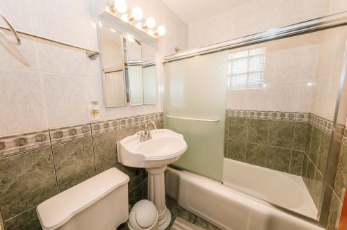 2678 16 St, Milwaukee WI 53215-3002 exterior