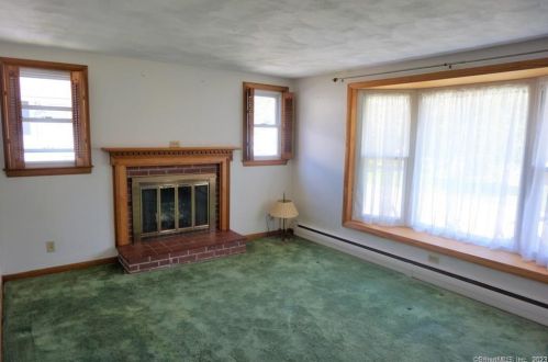 111 Park Avenue Ext, Uncasville CT 06382-1817 exterior