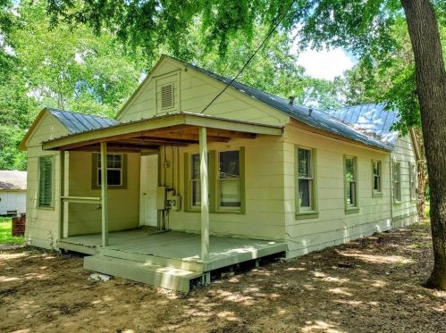 900 Mohawk Dr, Montgomery TX  77316-5162 exterior