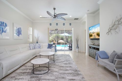 8190 Valiant Dr, Naples FL 34104-6672 exterior