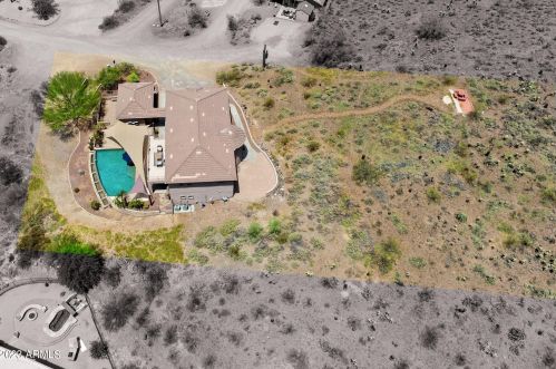 527 Briles Rd, Phoenix AZ  85085-0632 exterior