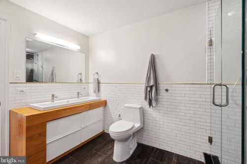 128 Bainbridge St, Philadelphia PA  19147-2402 exterior