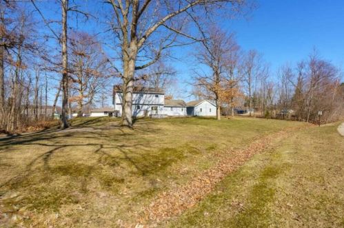 45551 Peninsula Dr, Grand Junction MI 49056-9462 exterior