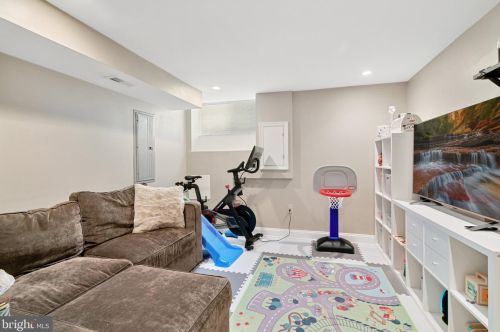 1924 Manton St, Philadelphia PA 19146-3811 exterior