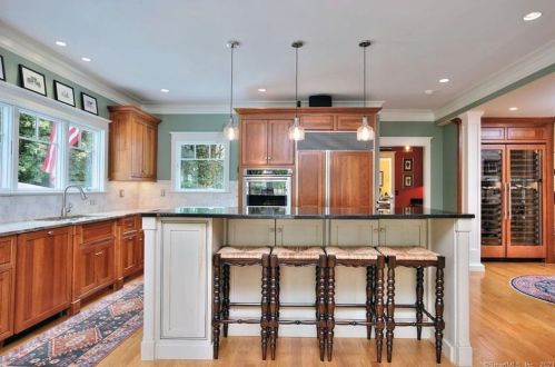 64 Bayberry Ln, Westport CT 06880-4031 exterior