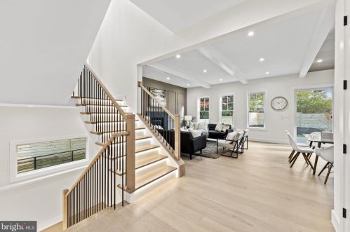 1327 Mayflower Dr, Mc Lean VA 22101-3405 exterior