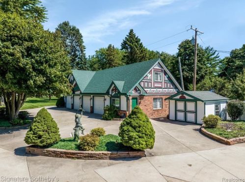 2703 Pointe Tremble Rd, Algonac MI 48001-4255 exterior