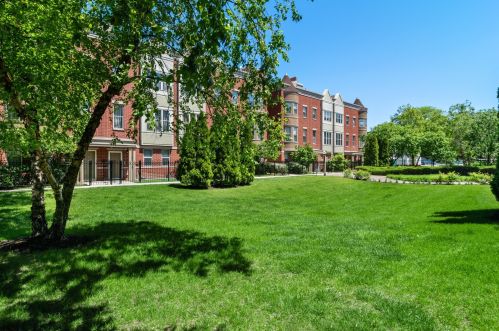 707 Blackhawk St, Chicago IL 60642-2510 exterior