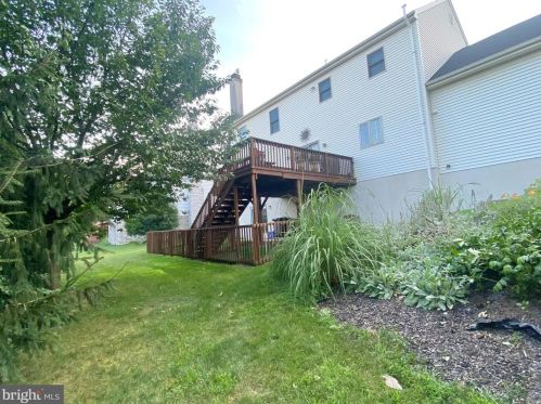 1121 Sunwood Ln, Lancaster PA  17601-7104 exterior