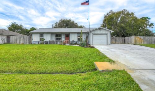 3832 Chicopee St, Fort Pierce, FL 34953-5372