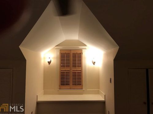 1528 Cambridge Ave, Atlanta GA 30337-2110 exterior