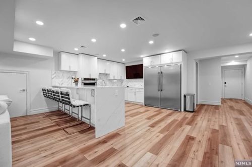 2 Toboggan Rdg Rd, Upper Saddle River NJ 07458-2521 exterior