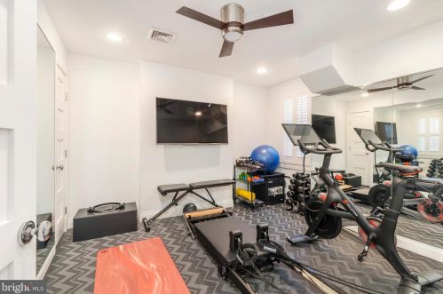 2109 Locust St, Philadelphia PA 19103-4802 exterior