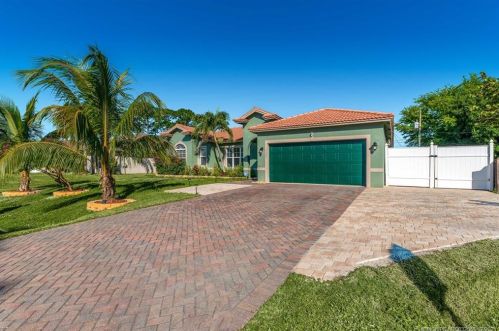 1131 Haleyberry Ave, Fort Pierce FL 34953-6832 exterior