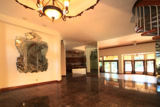 500 Las Palmas Dr, Fullerton CA  92835-1616 exterior