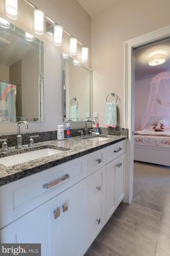 453 Delp Rd, Lancaster PA 17601-2915 exterior