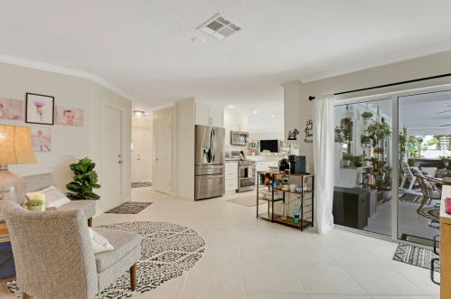 2910 Cates Cir, Fort Pierce FL  34952-5812 exterior