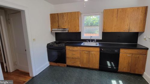 316 Maple Ave, Trenton NJ 08618-3402 exterior