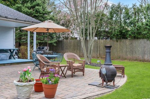 11 Maria Ct, Huntington Station NY 11746-2718 exterior