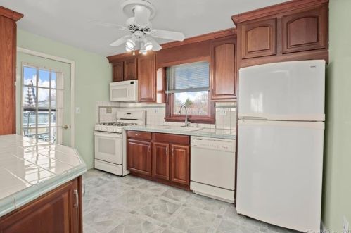 13 Prospect St, Greenwich CT 06830-6820 exterior