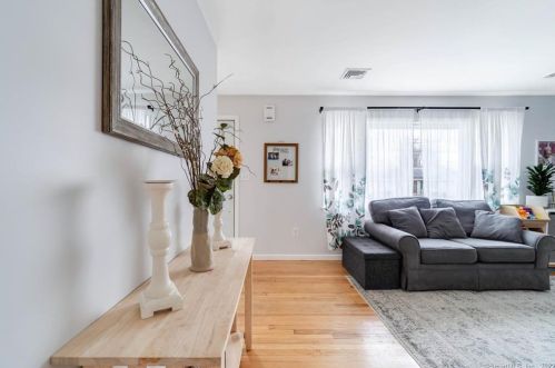 35 Harley Rd, Milford CT 06460-3725 exterior