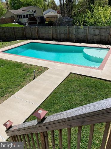 8213 Cooper St, Alexandria, VA 22309-1051