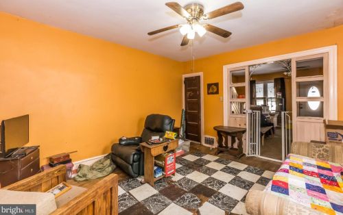 1238 Maple St, Pottstown PA 19464-5822 exterior