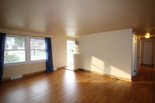 517 Malabar Dr, Pittsburgh PA  15239-2525 exterior