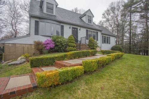 52 Gentry Ln, Taunton, MA 02780-2894